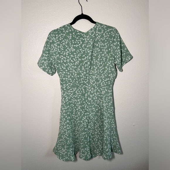 Misguided Floral Mini Dress - Picture 2 of 3